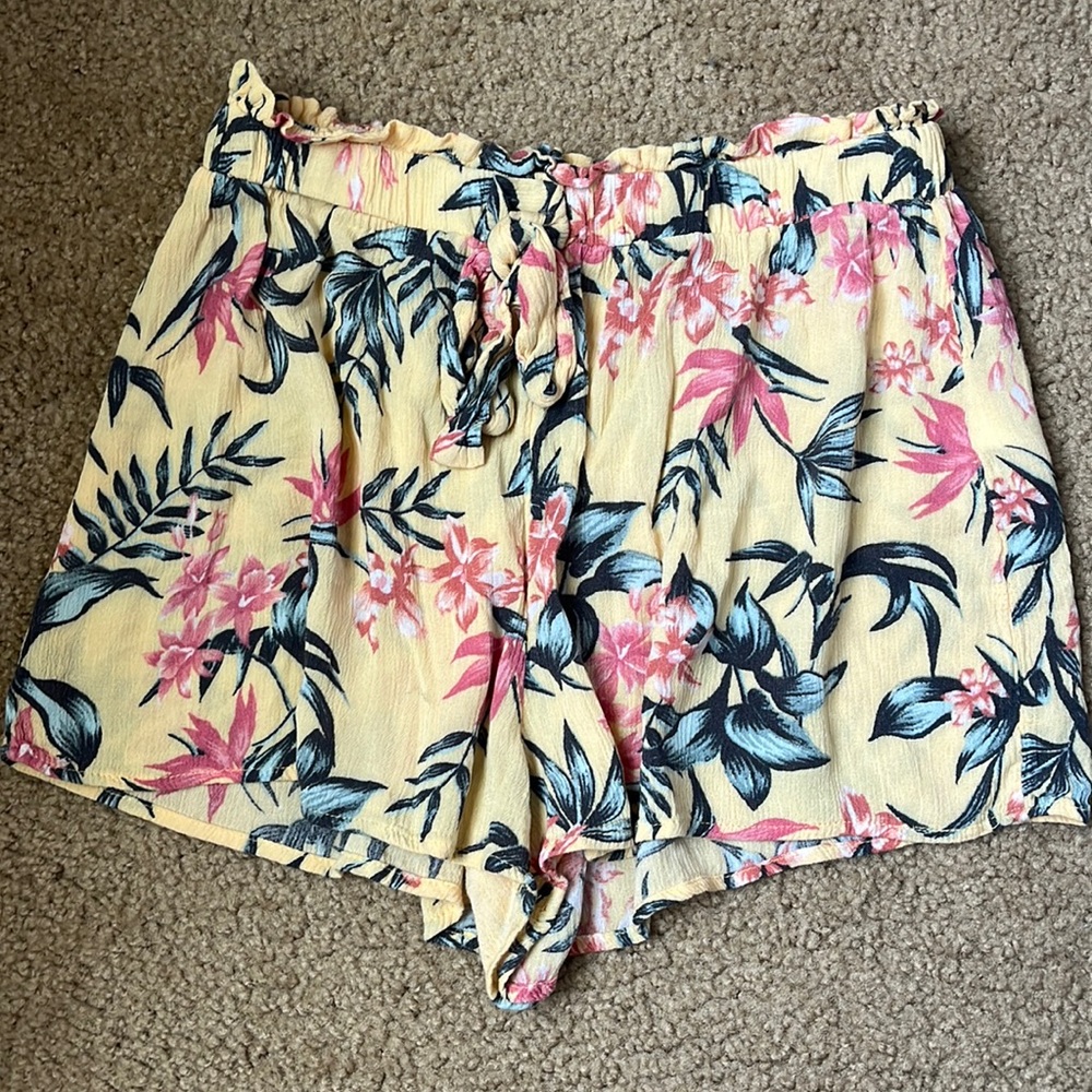 Small Hawaiian print shorts